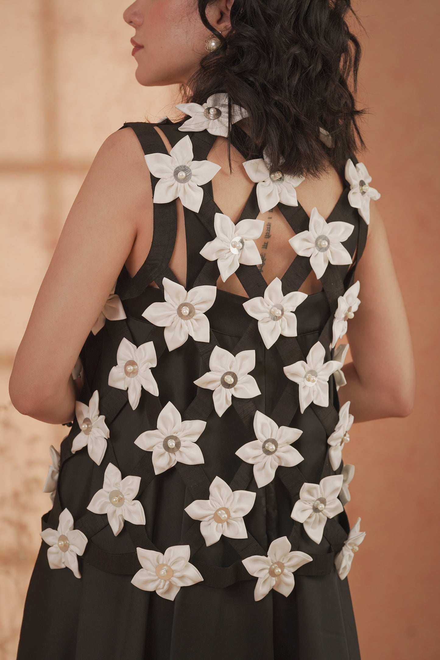 Blooming White & Black