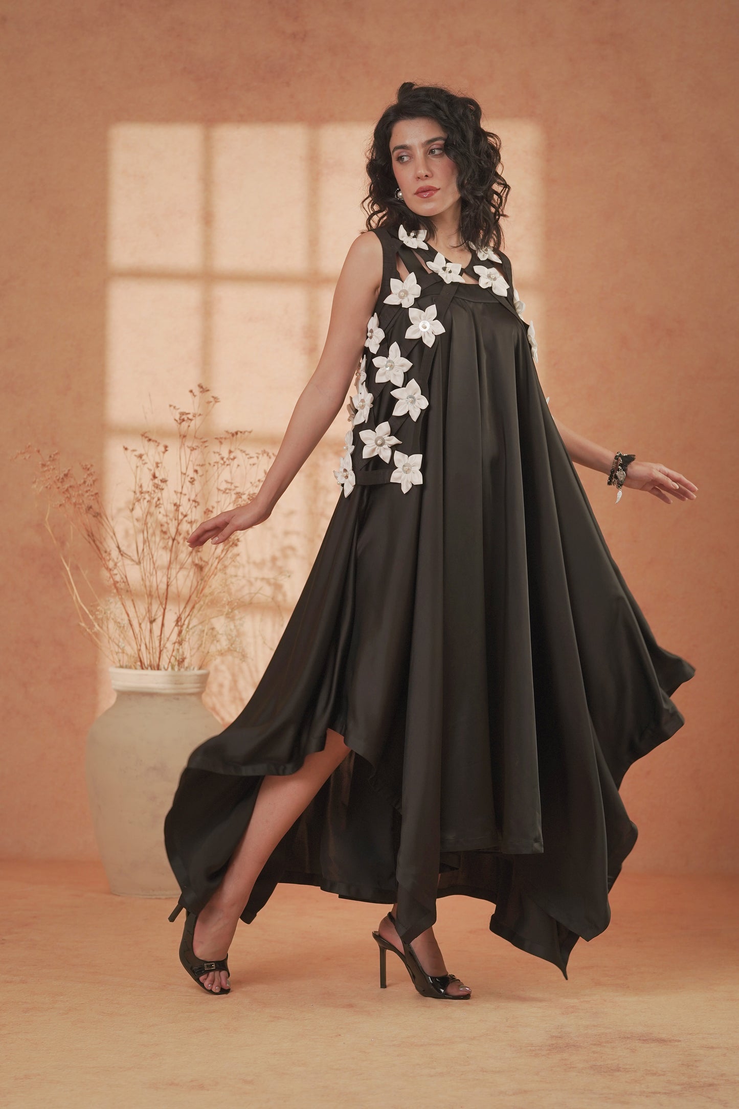 Blooming White & Black