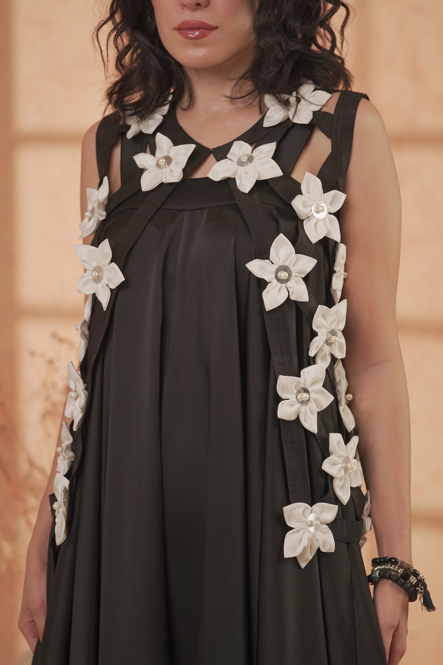 Blooming White & Black