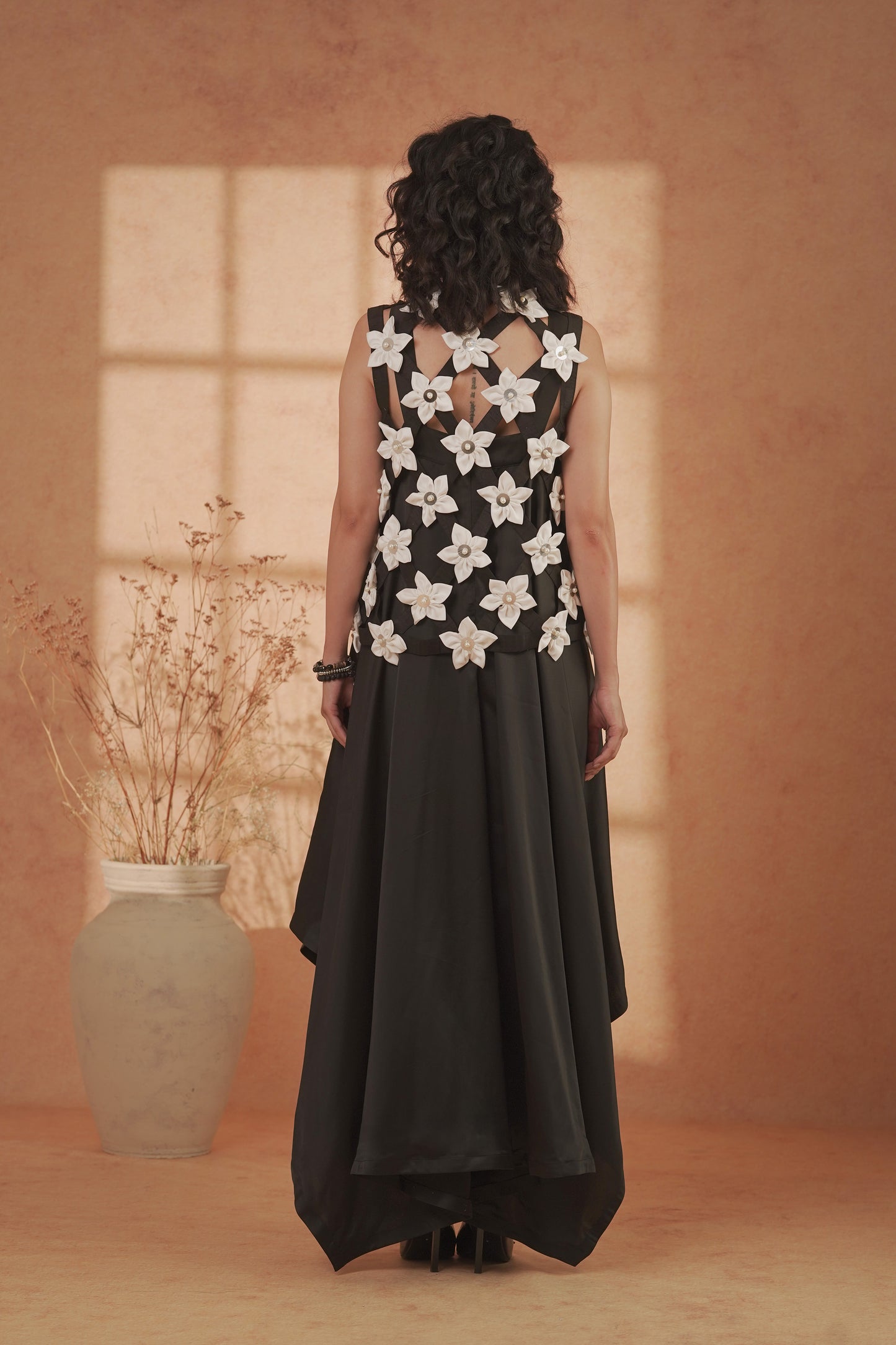 Blooming White & Black