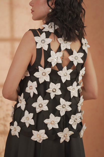 Blooming White & Black